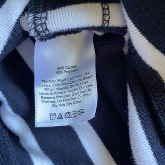 Eddie Bauer Top. Size Medium. Navy and white. Excellent condition. - Picture 4 of 4